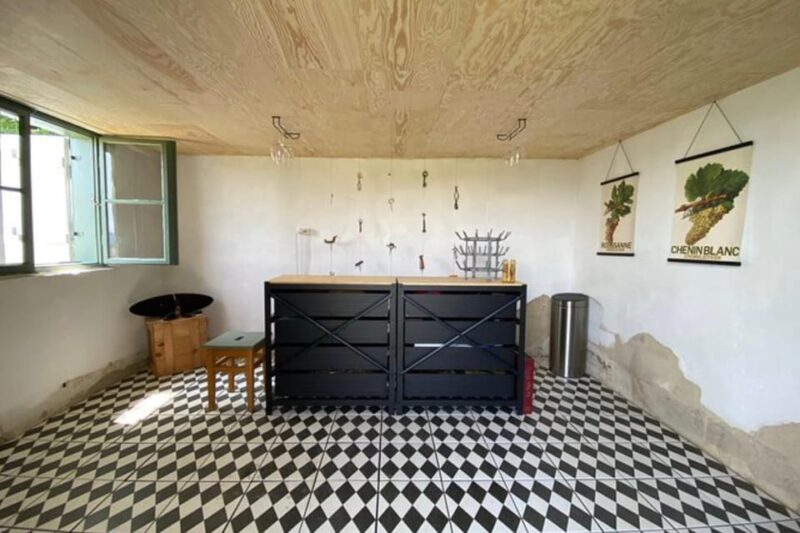 Taste and Tour Small Organic Wineries with a Winemaker - Highly Praised by Past Participants