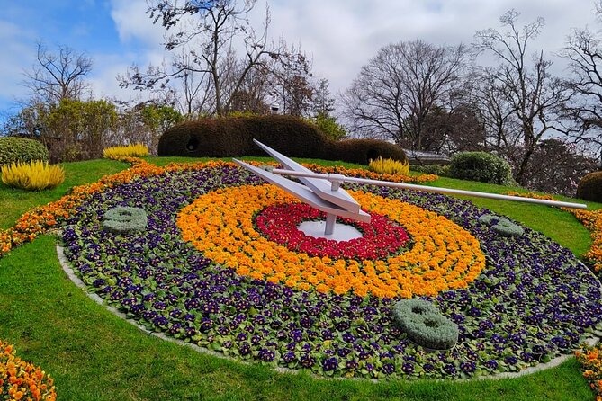 Taste Geneva A Full Food Tour of Swiss Flavors by Do Eat Better - Sampling Fondue at a Traditional Restaurant in Place du Bourg-de-Four