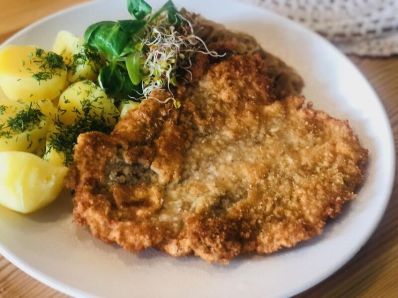 Taste of Poland - Old Town food tour and guided walk in one - Visiting the Royal Castle and Its Surroundings