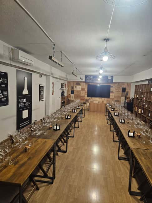 Tasting 3 glasses of wine + 3 tapas - The curated selection of three wines: White, Rosé, and Red