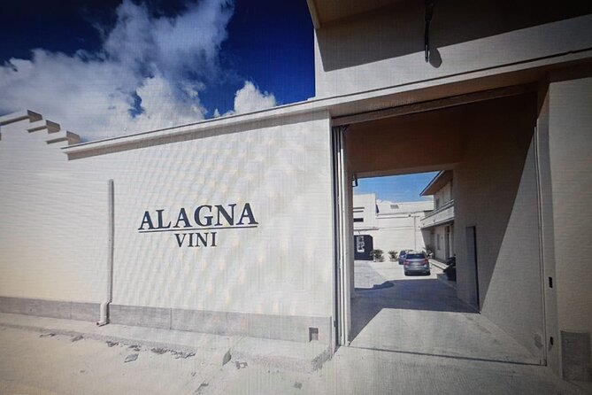 Tasting in the historic cellar of Marsala - Explaining the 14 Wines of the Cellar