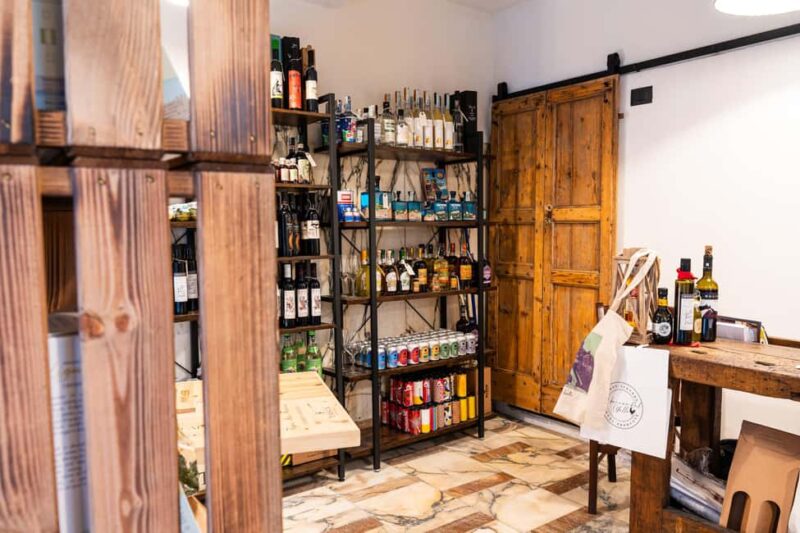 Tasting local wines with snacks in Rapallo's historic center. - Tasting Ligurian Wines and Local Snacks in Rapallo’s Historic Center