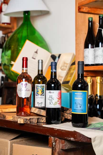 Tasting local wines with snacks in Rapallo's historic center. - What Types of Wines Are Sampled During the Tasting?
