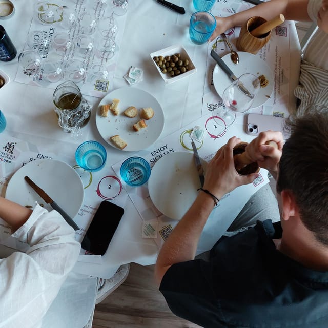 Tasting of sicilian olive oils and specialties - Authentic Sicily Olive Oil Tasting in a Lush Setting