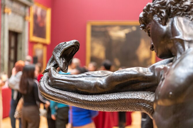 Tate Britain Official Discovery Tour - The Guide: Knowledge and Presentation
