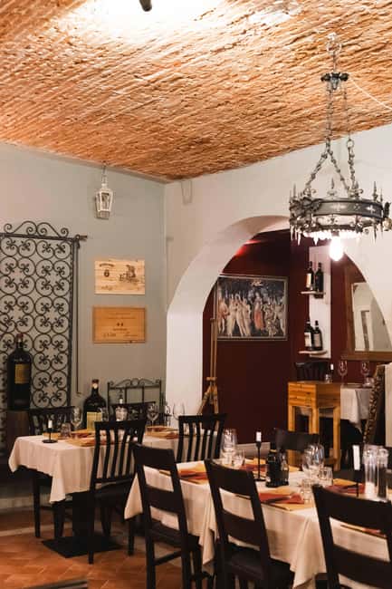 Taverna dei Servi Florence: Traditional Tuscan wine tasting - Practical Details: Timing, Meeting, and Accessibility