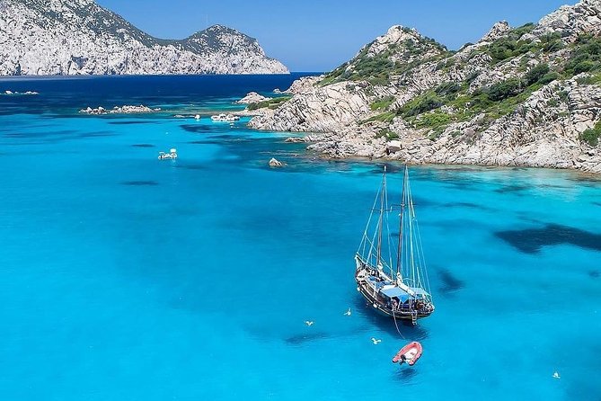 Tavolara Boat Tour and Snorkeling - Physical Requirements and Accessibility