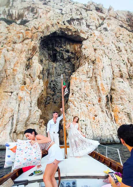 Tavolara: Sunset Aperitif Tour with Drinks and local snacks - Molara Island’s Swimming Pools and Sunset Dip