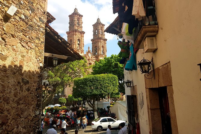 Taxco: Ultimate Full-Day Experience + Breakfast & Lunch Included - Guides: Knowledge and Friendly Service