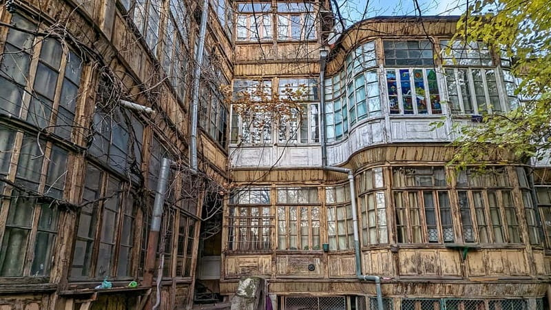 Tbilisi: Christmas Market & Hidden Gems Guided Walking Tour - Off-the-Beaten-Path Hidden Corners of Tbilisi