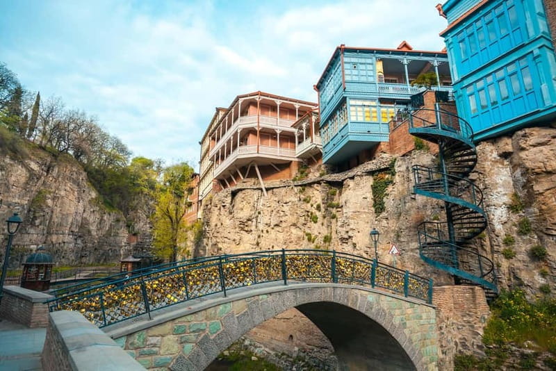 Tbilisi: Chronicle of Georgia, Old-town, Lake & 2 Cable Cars - Explore the Monumental Chronicle of Georgia Above Tbilisi Sea