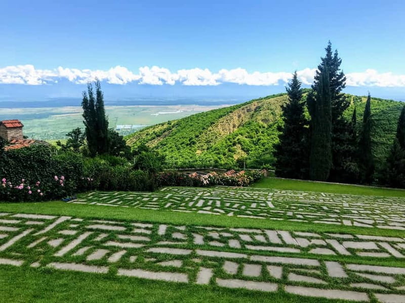 Tbilisi: Full-Day Kakheti & Sighnaghi Tour with Wine Tasting - Exploring Sighnaghi: The City of Love