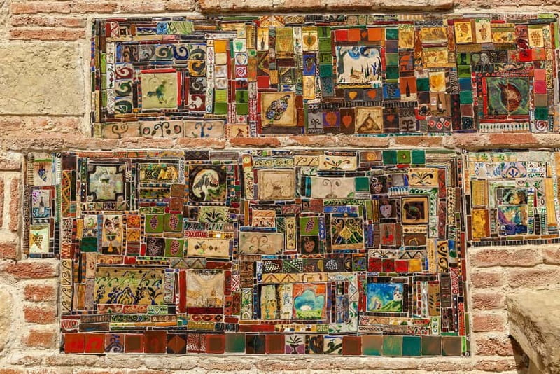 Tbilisi: Guided Tour to the Top 10 Sightseeing Attractions - Visiting the Metekhi Church and the Districts Historic Heart