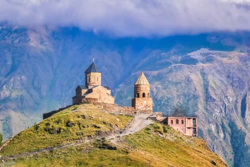 Tbilisi : Kazbegi, Ananuri, Gudauri & Gergeti, Best Day Tour - Authentic Georgian Lunch in a Family-Run Eatery