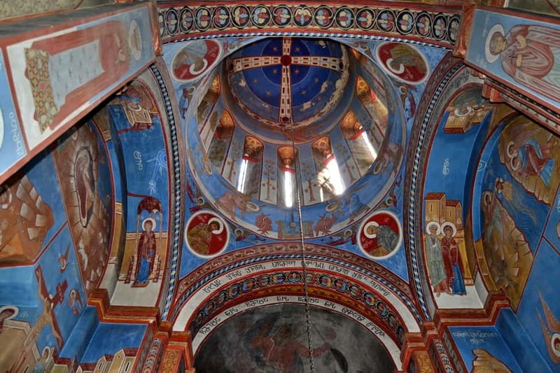 Tbilisi: Mystical Sololaki District and Vera Cemetery Tour - Exploring the Mystical Sololaki District