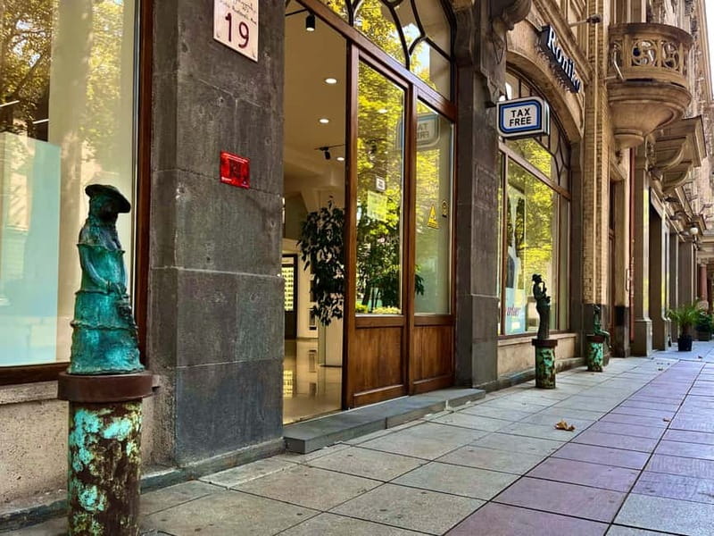 Tbilisi: New City Guided Tour with Mtatsminda Cable Car Ride - Exploring Tbilisi Landmarks and Hidden Corners