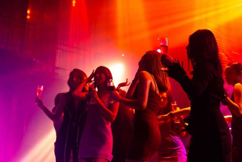 Tbilisi: Nightlife Highlights Tour with Welcome Drinks - Unique Stops in the Nightlife Circuit