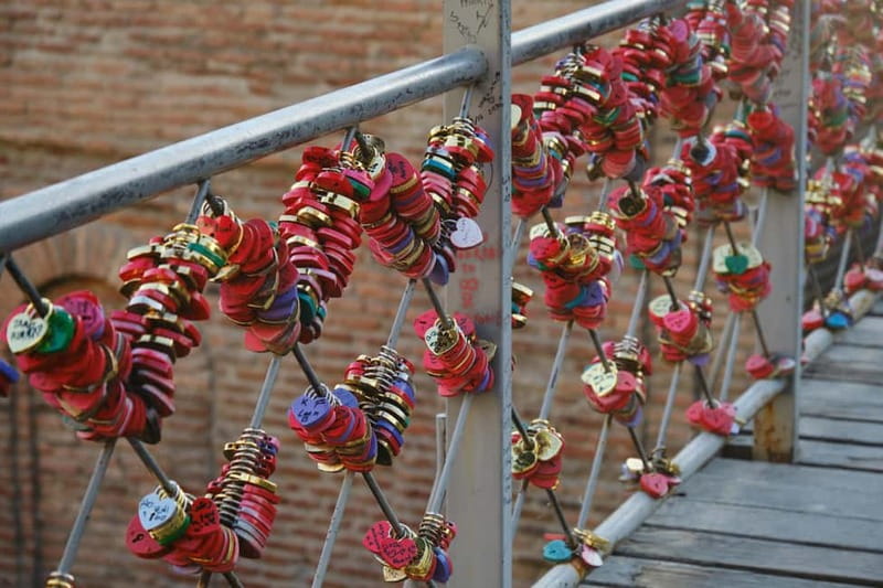 Tbilisi: Old Town Highlights w/ 5 Tastings & Cable Car Ride - Cultural Highlights at Tbilisi’s Historic Districts