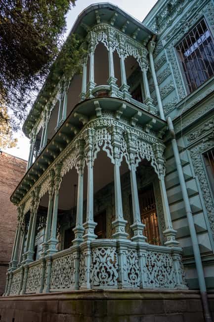 Tbilisi: Old Town Walking Tour with Local Historian - Visiting Anchiskhati Basilica and the Gabriadze Tower