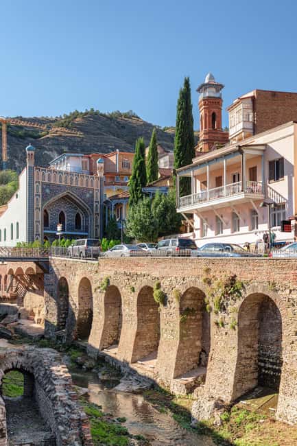 Tbilisi: Old Town Walking Tour with Local Historian - Savoring Georgian Cuisine and Local Wine