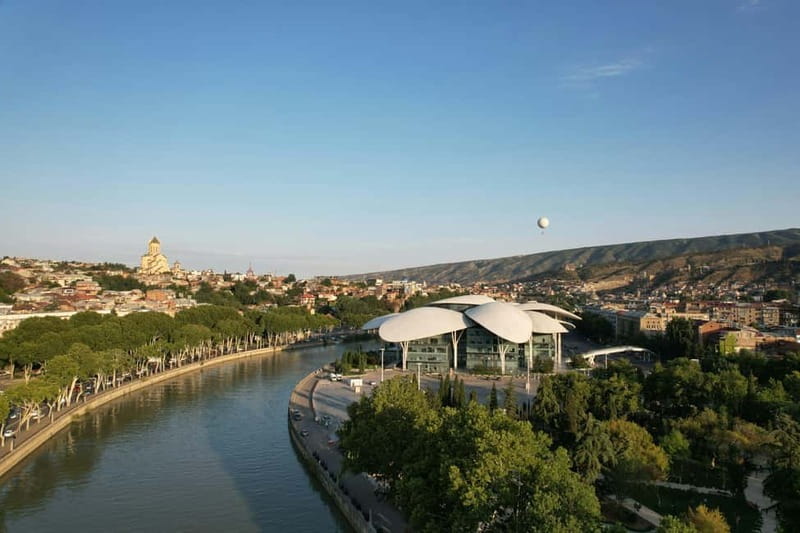 Tbilisi: Old&New City Guided Tour w/ 13 Tastings & Cable car - Exclusive Wine and Spirit Tastings at a Top Wine Bar