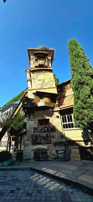 Tbilisi: Private Old Town & Sololaki Walking Tour with Lunch - Discovering Tbilisi’s Hidden Streets and Classic Architecture