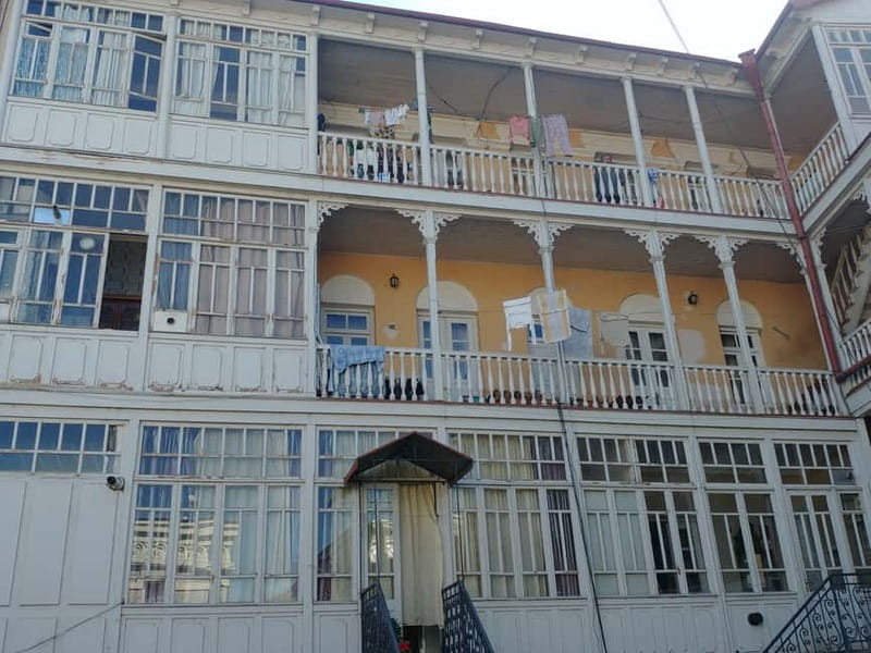 Tbilisi: Private walking tour of Tbilisi's highlights - The Guides Expertise and Tour Pacing