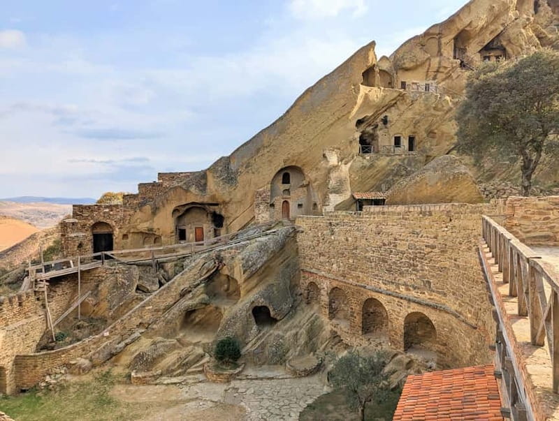 Tbilisi: Real Adventure  Gareja & Rainbow Desert 4x4 + Hike - The Role of the Guide and Driver in Creating a Memorable Trip