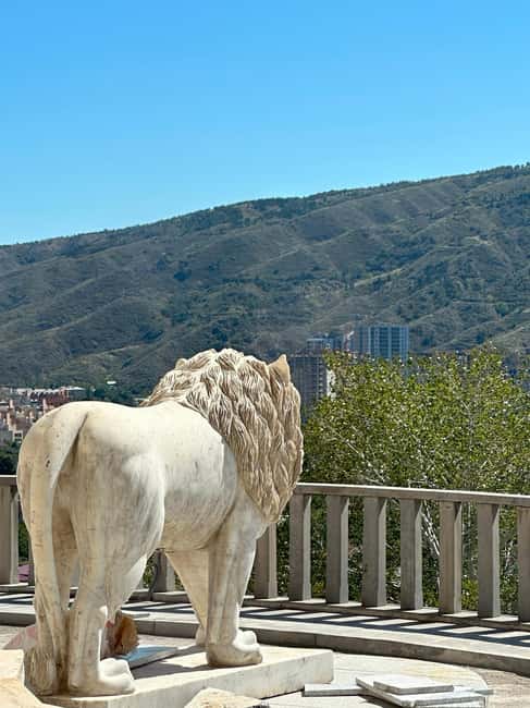 Tbilisi: Ritual Palace & Vintage Car Museum - The Experience of the Guides and Overall Atmosphere