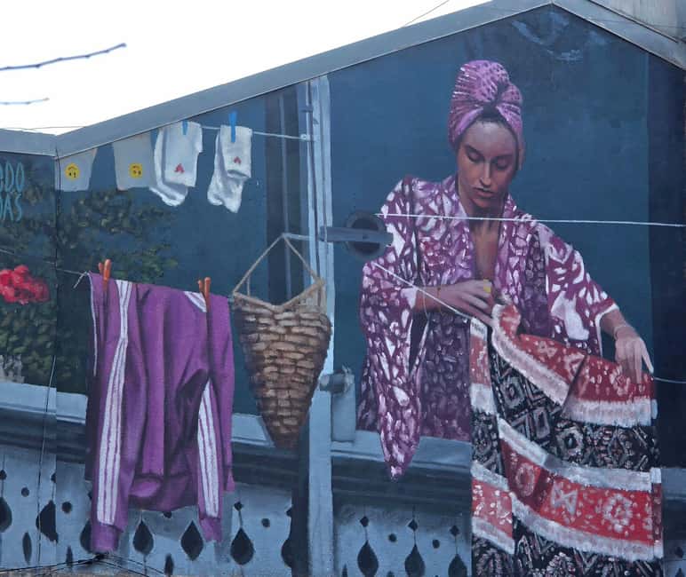 Tbilisi: Sololaki Tour with Hidden Gems & Funicular - Explore the Secrets of Sololaki on a 4-Hour Walking Tour in Tbilisi