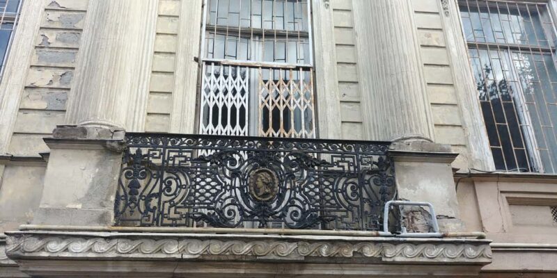 Tbilisi: Sololaki Tour with Hidden Gems & Funicular - Tabidze Street and the Hidden Courtyards