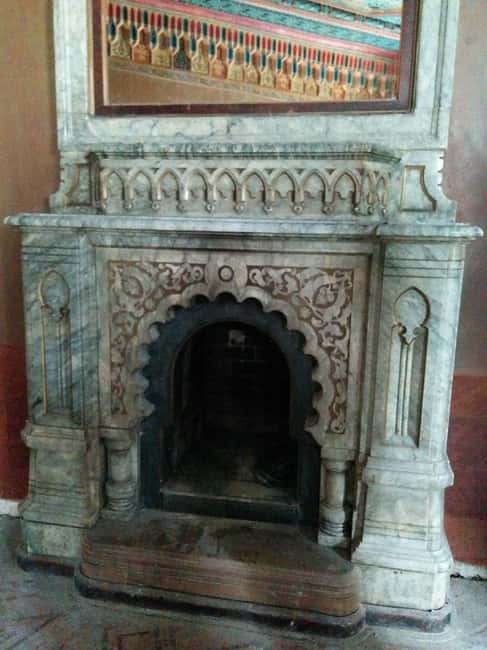 Tbilisi: Sololaki Tour with Hidden Gems & Funicular - The Iranian Ambassadors House and Architectural Eclecticism