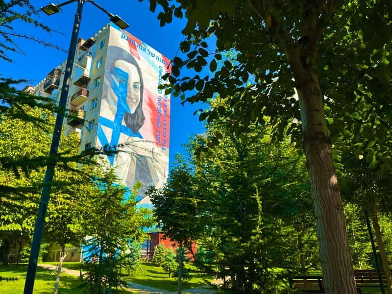 Tbilisi: Soviet Suburbs and Murals Exhibition Guided Tour - Passing Green Parks and Urban Features