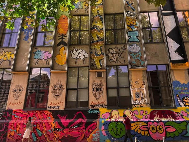 Tbilisi: Soviet Suburbs and Murals Exhibition Guided Tour - Unique Murals on Eight-Floor Buildings: Art from Around the World