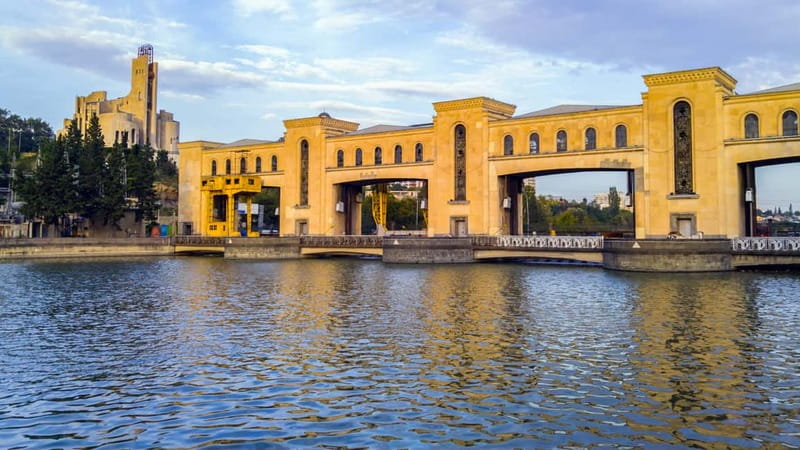 Tbilisi: The Urbex and Soviet Tour of Tbilisi - The Tour’s Iconic Stops and Their Significance