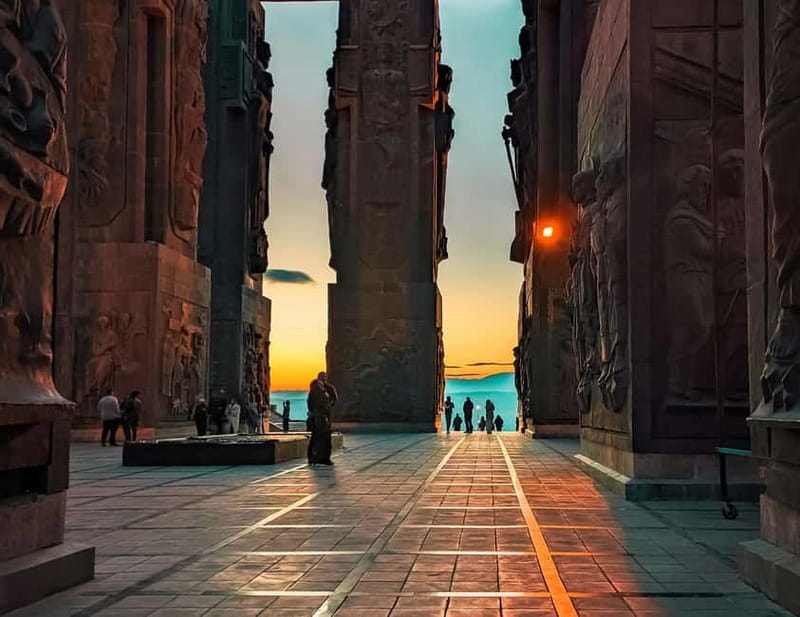 Tbilisi: Transfer & Guided Tour to The Georgian Stonehenge - Scenic Route to the Monument: Views on the Way