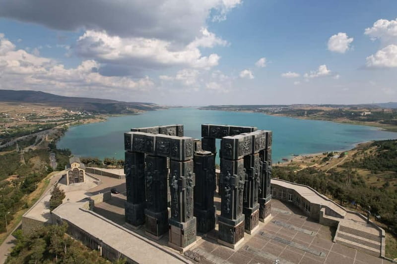 Tbilisi: Urban Snapshot Guided Tour - Exploring the Dezerter Bazaar and Vintage Shops