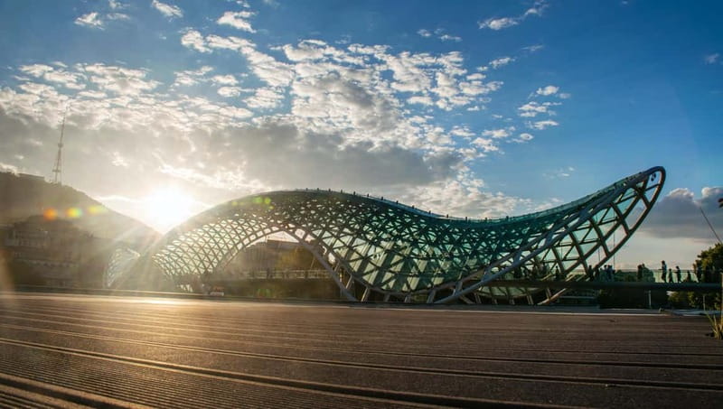 Tbilisi: Urban Snapshot Guided Tour - Scenic Crossings: Saarbrucken Bridge and Dry Bridge Market
