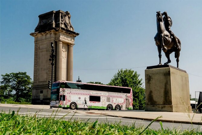 Tea Around Town: Chicago Tea Experience & City Sights - Stories and Guided Commentary from Local Experts