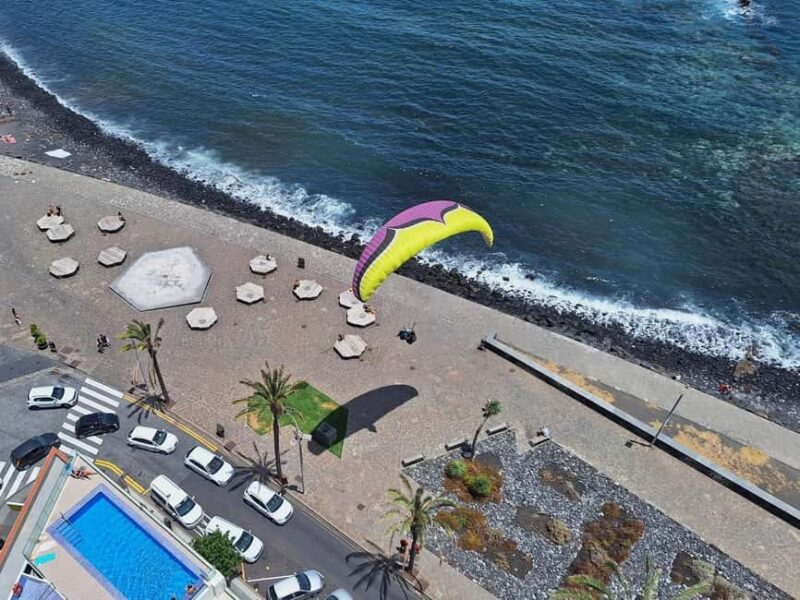 Tenerife: Paragliding Tandem in Playa Martianez - The Landback on Martianez Beach