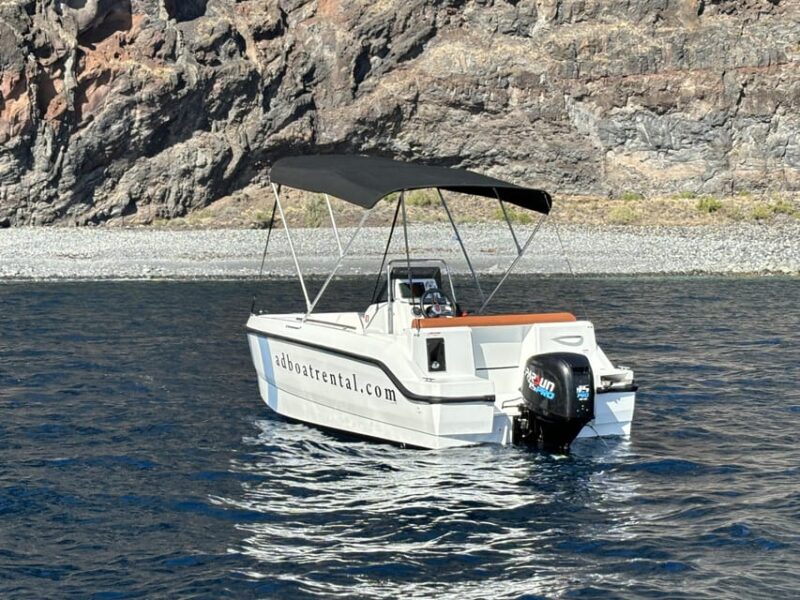 Tenerife: rent a boat without license - Multilingual Hosts and Guides Ensuring a Smooth Experience