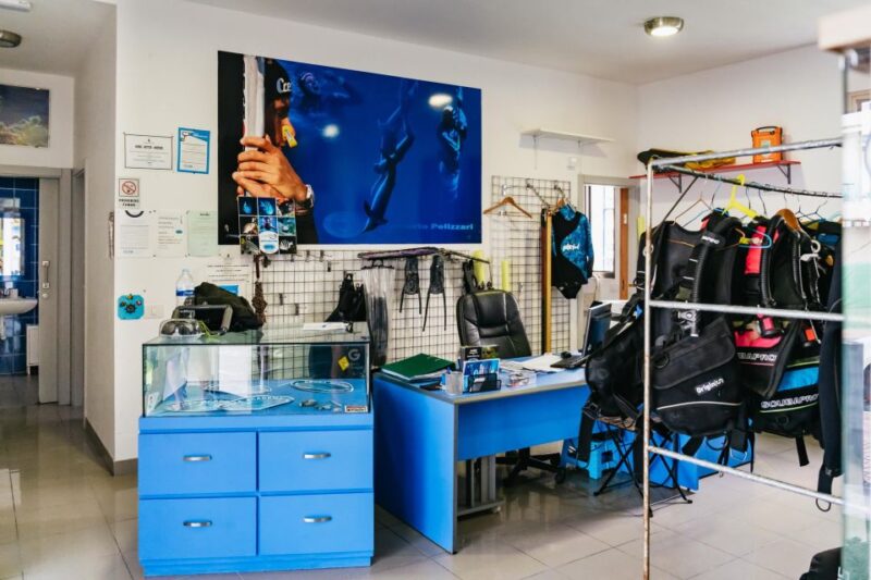 Tenerife: Scuba Diving Experience with Instructor and Gear - The Role of the Instructors