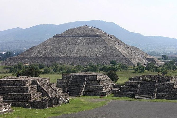 Teotihuacan and Basilica of Guadalupe with mezcal, tequila & handcrafts - The Cultural Significance of the Plaza of the Three Cultures