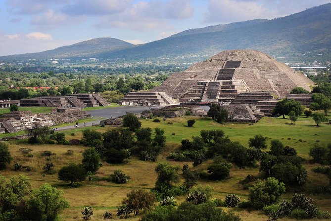 Teotihuacan & Basilica Guadalupe Tour with lunch - A Delicious Three-Course Lunch and Shopping Stops