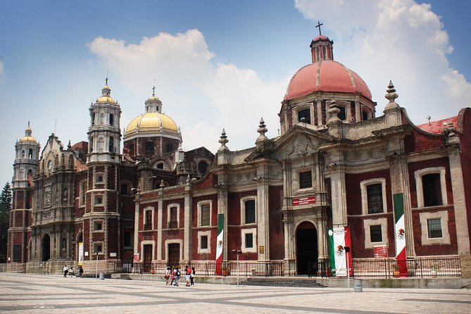 Teotihuacan & Basilica Guadalupe Tour with lunch - Comfort and Logistics on the Minivan
