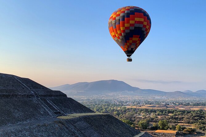 Teotihuacan Hot Air Balloon Flight from Mexico City / Volare - The Cultural and Culinary Aspects at Teotihuacan