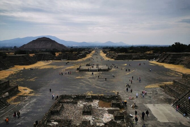 Teotihuacan Pyramids Adventure with Historic Center Exploration - Highlights of the Pyramids of Teotihuacan