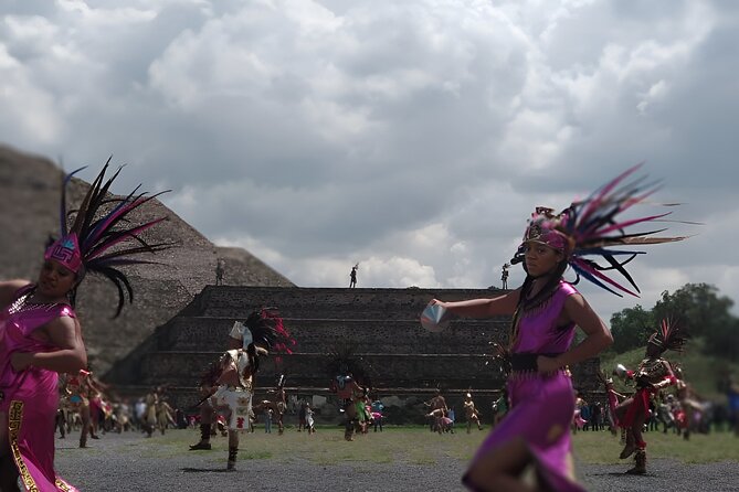 Teotihuacan Pyramids Adventure with Historic Center Exploration - Optional Lunch and Free Time in the Historic Center