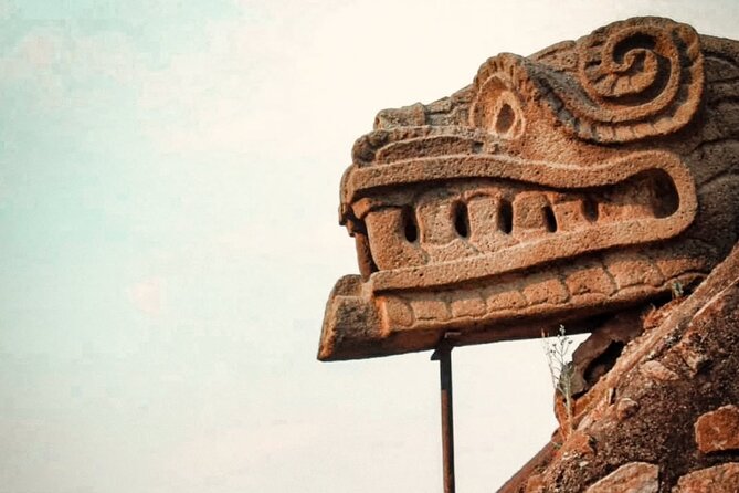 Teotihuacan Pyramids Private Guided Trip Meet at the Site - Walking Along the Avenue of the Dead