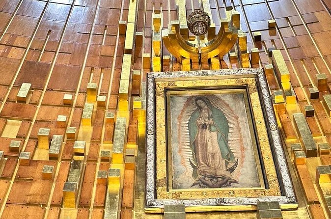 Teotihuacan Pyramids Tour with Pickup from your hotel in CDMX - Visiting the Basilica of Guadalupe